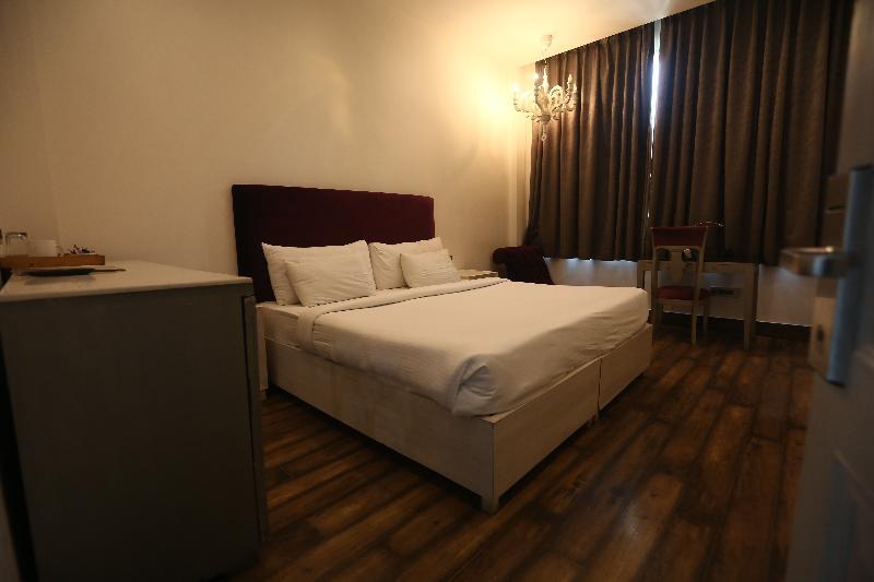 Satvik By Chhabra Hotel Ню Делхи Екстериор снимка
